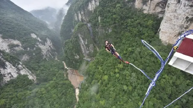 Bungee Jump di Zhangjiajie Grand Canyon Glass Bridge