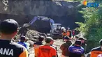 Upaya petugas menemukan korban longosr membuahkan hasil, dengan menggunakan anjing pelacak.