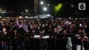 Ribuan penggemarnya larut dalam alunan campuran musik dangdut dan pop Jawa ala Guyon Waton. (Liputan6.com/Helmi Fithriansyah)