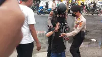 Polisi amankan sejumlah demonstran di Bulukumba (Liputan6.com/Fauzan)