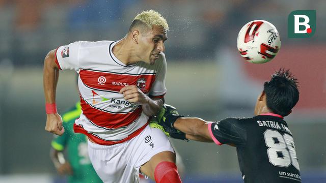 FOTO: Persebaya Raih Kemenangan kedua usai Tundukkan Madura United 2-1 - Jaimerson Xavier; Satria Tama