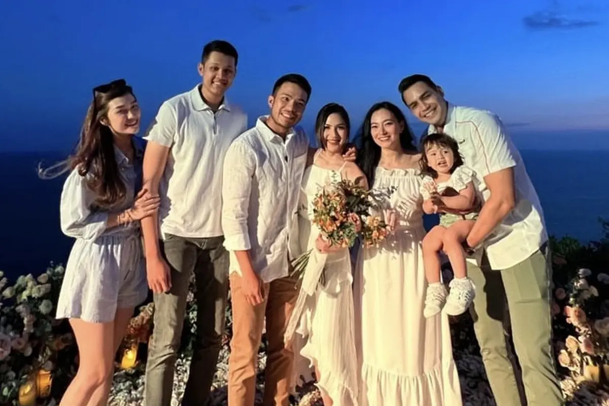 Asmirandah Kenakan Dress Putih di Lamaran Jessica Mila dan Yakup Hasibuan