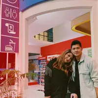 Mereka telah memiliki dua anak, yaitu Atreya Syahla Putri Uwais dan Aneska Layla Putri Uwais. (Foto: instagram.com/@audyitem)