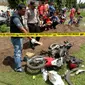 Sepeda motor korban terpental kepinggir rel kereta api dan mengalami kerusakan yang parah (Liputan6.com/Nefri Inge)