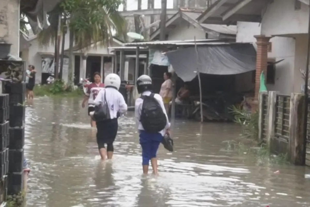 Banjir rob terjadi Kampung Opas Pangkalpinang, Selasa (9/12/2025).