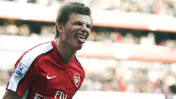 Penyerang Arsenal, Andrey Arshavin merayakan golnya ke gawang Blackburn dalam lanjutan Liga Premier di Emirates Stadium, London, 14 Maret 2009. AFP PHOTO/Glyn Kirk