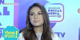 Aurel Hermansyah salah satu selebriti yang aktif menggunakan sosial media. Hadir di acara Indonesian Social Media Awards (ISMA) 2K16, Aurel pun merasakan manfaat dari acara ini.