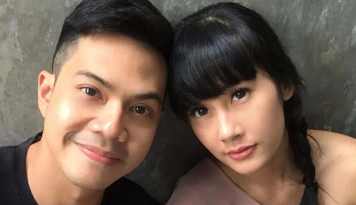 "Karena selama ini, di lokasi syuting juga sudah banyak yang bilang 'Kayaknya hamil deh lo, makan mulu', cuma aku mikir enggak ada mualnya sama sekali," dia menambahkan. (instagram/ardinarasti6)