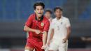 <p>Pemain Timnas Laos U-19, Peeter Phanthavong merayakan gol pertama timnya saat laga semifinal Piala AFF U-19 2022 melawan Timnas Thailand U-19 yang berlangsung di Stadion Patriot Candrabhaga, Bekasi, Rabu (13/07/2022). (Bola.com/M Iqbal Ichsan)</p>