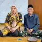 Bakal calon Gubernur Jawa Tengah, Eko Suwarni bersama Kyai Ali Pono, ketika sowan ke Pondok Pesantren Al Iksan Surakarta yang diasuh Kyai Ali Pono. Foto: liputan6.com/felek wahyu&nbsp;