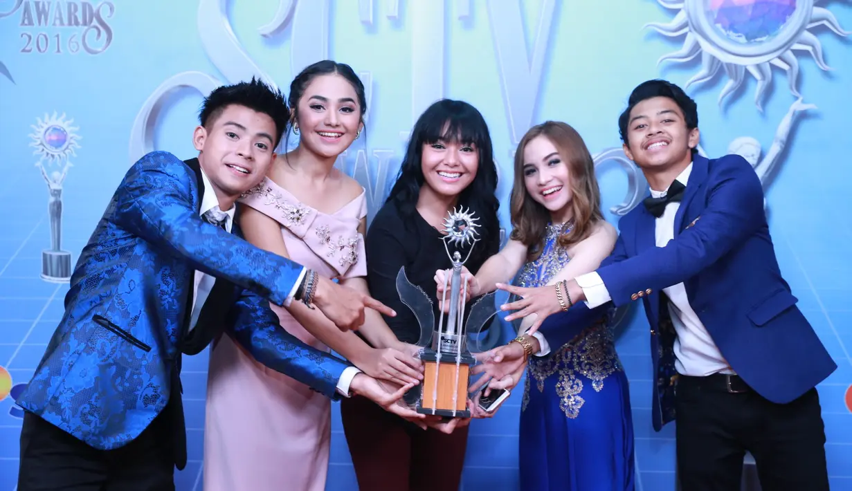 Ini mimpi jadi nyata dan  memicu kami untuk berbuat yang lebih baik lagi kedepannya supaya kita tetap semangat. Ini apresiasi kita untuk semua fans yang terus mendukung kita," tutur Amanda. (Adrian Putra/Bintang.com)