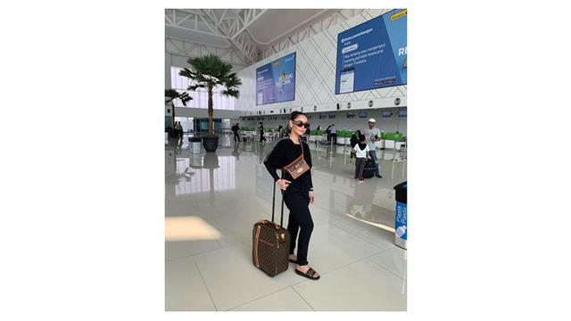 6 Potret 'Fashion Airport' Inul Daratista yang Selalu Tampil Mewah