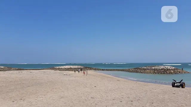 Pemandangan pantai di Bali sebelum pandemi COVID-19.