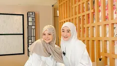 Kebersamaan Larissa Chou dan Mawar AFI sebelum berangkat umrah bersama. (Foto: Instagram/ mysamawar)