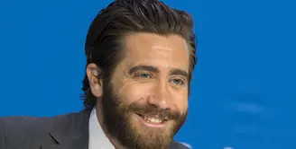Jake Gyllenhaal lahir pada 19 Desember 1980. Meski monyet cenderung memiliki emosi marah, aktor tampan ini menggunakan amarahnya untuk layar lebar. Ia baru-baru ini memerankan petinju Billy Hope di film ‘Southpaw’. (Bintang/EPA)