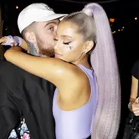 Ariana Grande masih berduka atas meninggalnya Mac Miller karena overdosis. (Rap-Up)