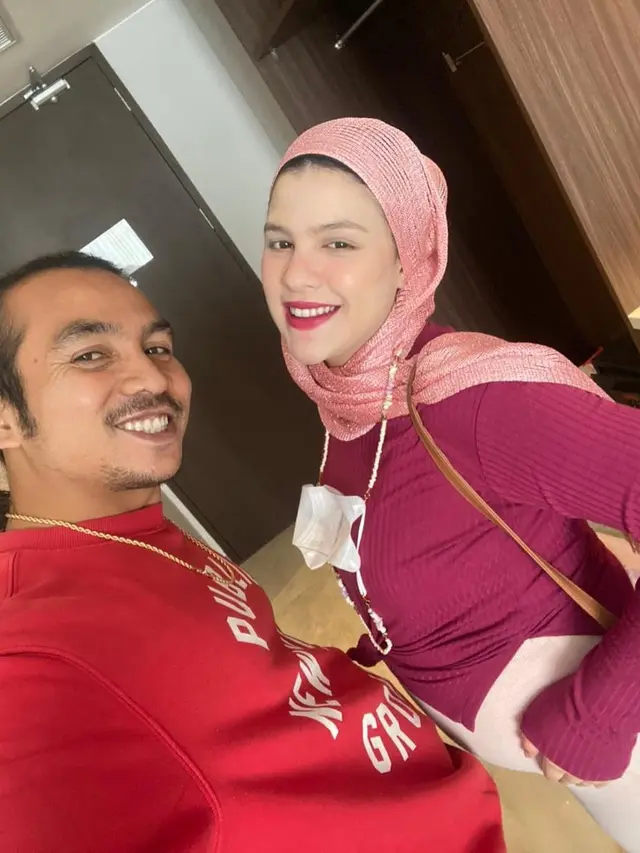 Lahirkan Anak Pertama, Ini 7 Potret Perjalanan Kehamilan Istri Komo Ricky