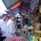 Menteri Perdagangan Zulkifli Hasan blusukan di Pasar Mardika, Ambon, Maluku, Minggu (18/6/2023). Ia datang dengan tujuan melihat harga kebutuhan pokok (bapok) yang dijual di pasar.