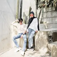 Dinda Hauw dan Rey Mbayang, salah satu pasangan yang selalu menunjukan keromantisannya. Terlebih sekarang ini Dinda tengah berbadan dua. (Instagram/rey_mbayang)