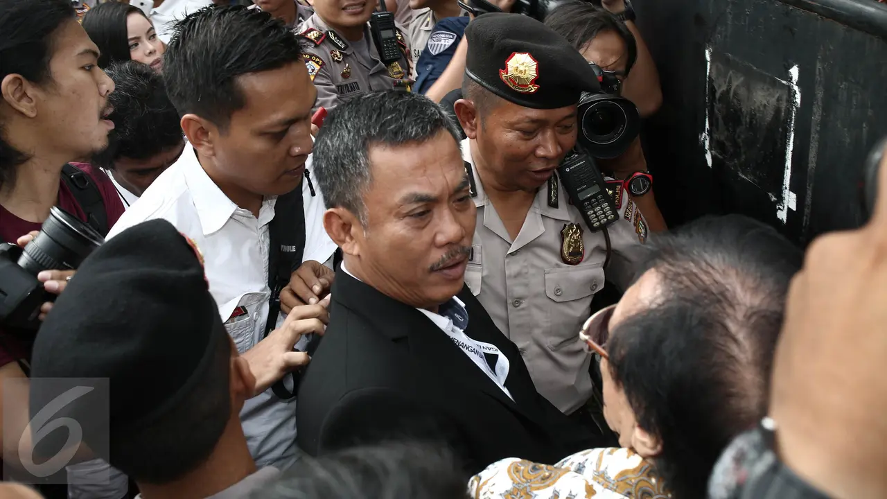 20161213-Kapasitas Ruang Sidang Kecil, Masyarakat Berebut Masuk PN Jakarta Utara-Jakarta