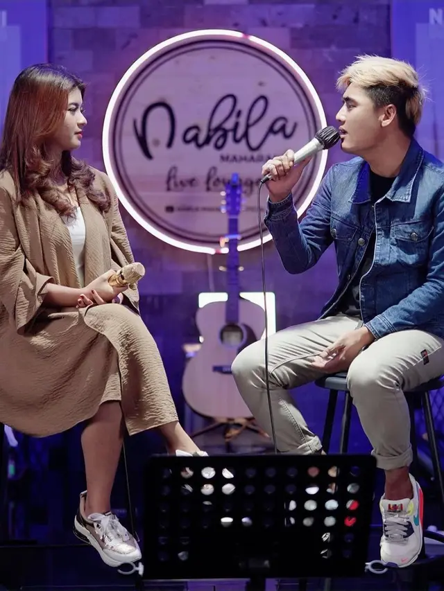 Jarang Muncul di Televisi, Ini 6 Potret Terbaru Charly Van Houten yang Curi Perhatian