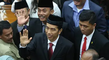 Joko Widodo hadiri rapat paripurna untuk mendengar pandangan fraksi DPRD DKI, Jakarta, Senin, (6/10/2014) (Liputan6.com/Herman Zakharia)