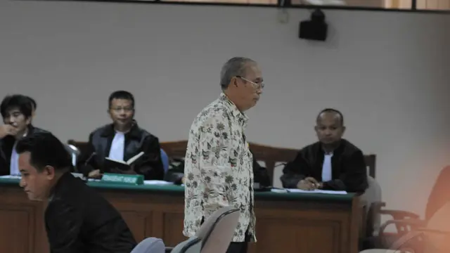 Yusril Izha Mahendra 'Bantu' Anas Urbaningrum di Persidangan