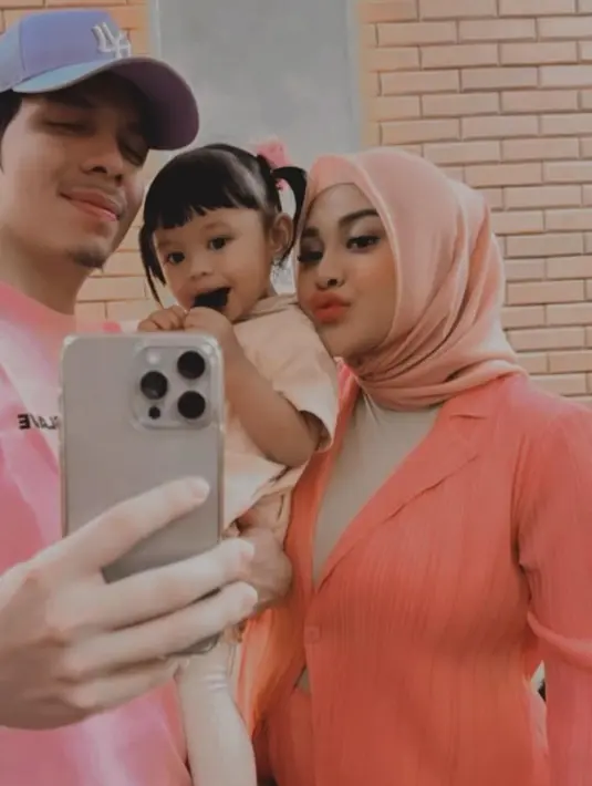 Mana penampilan kedua bayi ini yang jadi favoritmu, Sahabat FIMELA? [Foto: Instagram/attahalilintar]