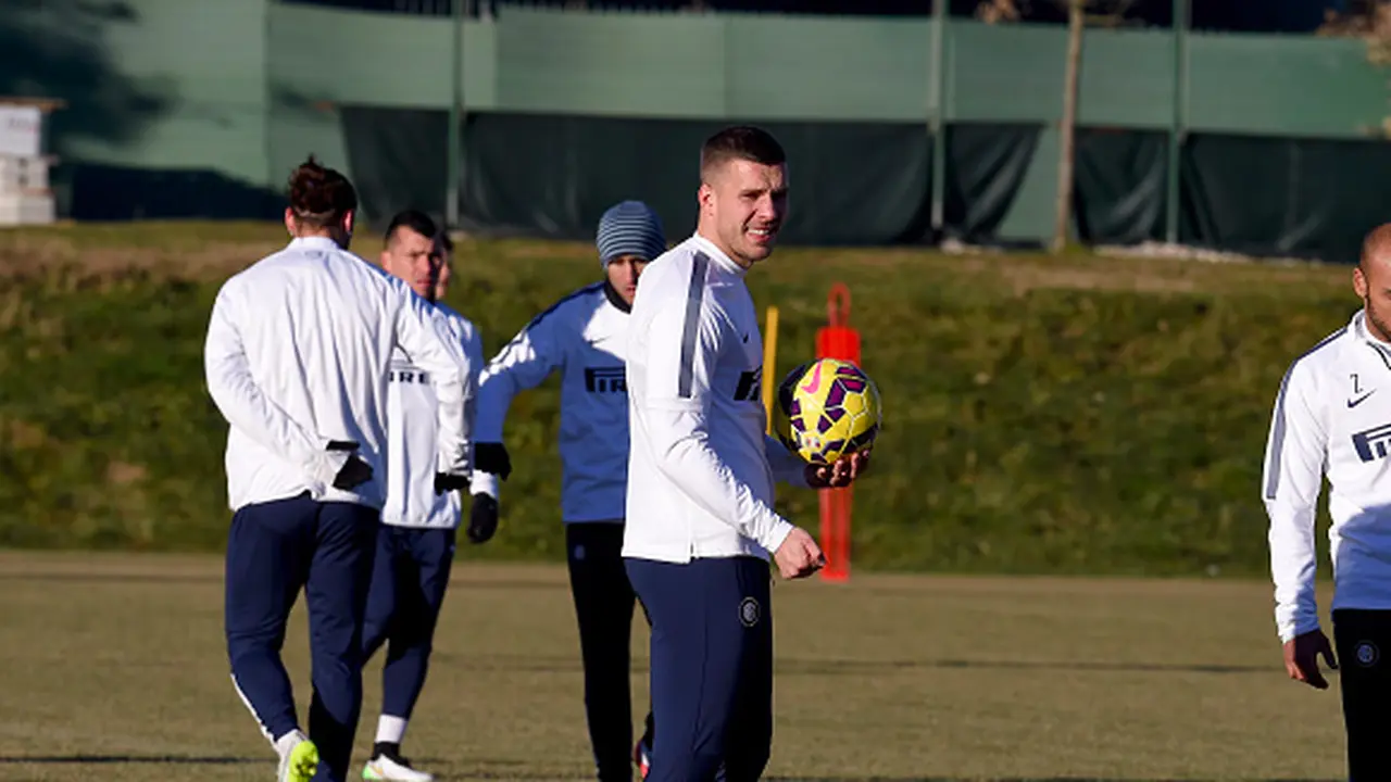 Lukas Podolski Cetak Gol Perdana di Sesi Latihan Inter