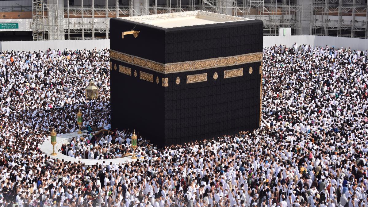Adab Menitip Doa Kepada Teman yang Menunaikan Umrah, Ketahui Hukumnya Dalam Islam