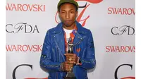 Pharrell Williams Terima Penghargaan di CFDA Fashion Awards 2015