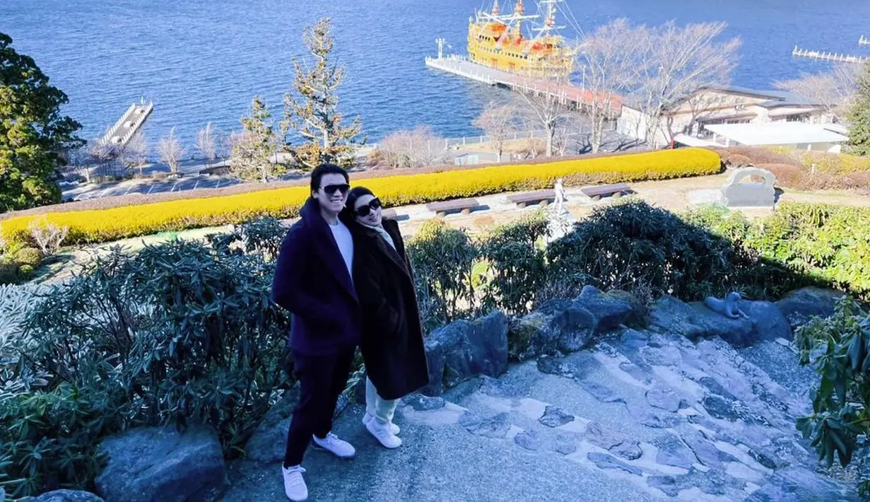 Syahrini dan Reino Barack (Instagram/princessyahrini)