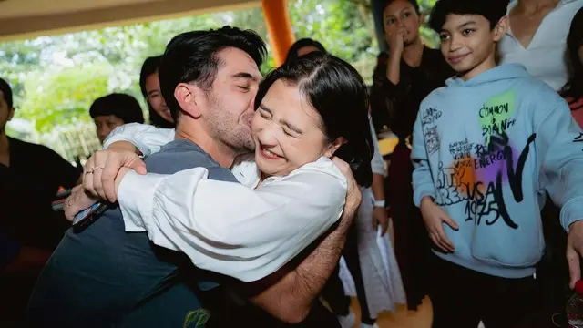 Prilly Latuconsina di perayaan ultah Reza Rahadian (Instagram/prillylatuconsina96)