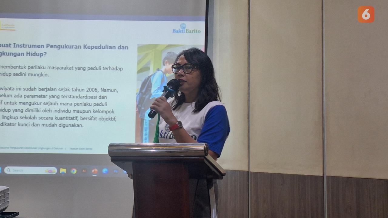 Pemaparan penilaian sekolah peduli lingkungan oleh Dian Purbasari