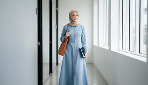 Outfit Minimalis Gamis untuk ke Kantor dan Acara Santai (Image by Gemini AI)