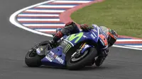 Pebalap Movistar Yamaha, Maverick Vinales, percaya diri bisa mengalahkan Marc Marquez di MotoGP Austin 2017. (AFP/Juan Mabromata)