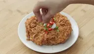 Cara Masak Telur Barendo Khas Padang yang Krispi ala Chef Devina Hermawan. (Dok: YouTube&nbsp;https://youtu.be/128w4AQ1Lb0?si=onpU9-7Wo_3kyAa9)