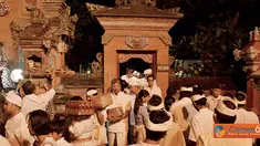 Citizen6, Cinere: Acara ini dihadiri oleh ratusan umat Hindu guna memperingati kemenangan kebaikan atas kejahatan. Selain itu juga guna mengucapkan rasa syukur atas segala rezeki yang telah diberikan. (Pengirim: Wisnu Harsakti) 