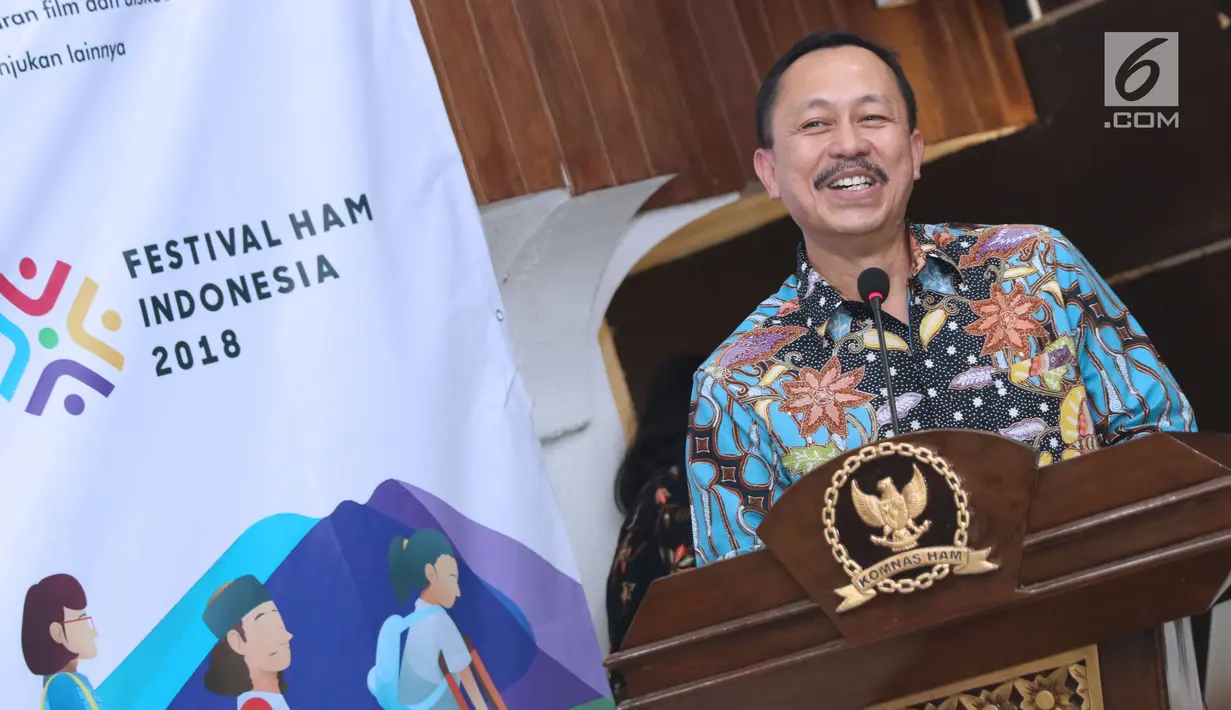 Ketua Komnas HAM Ahmad Taufan Damanik memberi sambutan jelang menandatangani MoU Festival HAM Indonesia di Jakarta, Rabu (3/10). Festival HAM Indonesia bertujuan, agar masyarakat Indonesia merawat kerukunan. (Liputan6.com/Helmi Fithriansyah)