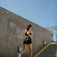 Olahraga lari adalah olahraga yang populer saat ini. (Foto: Pexels/KoolShooters)