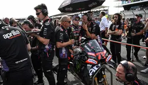 Marco Bezzecchi Naik Podium di Sprint MotoGP Inggris 2026, tapi Ragu Bisa Bertahan di Balapan Utama