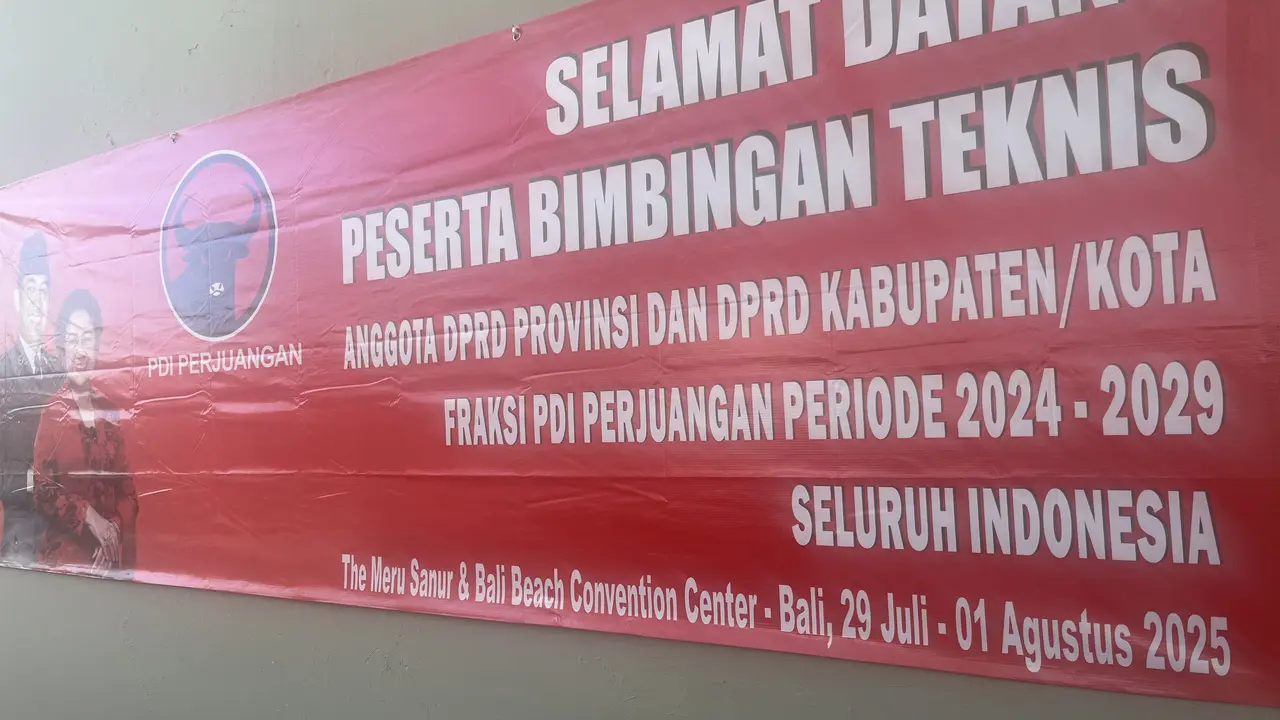 Salah satu spanduk yang bermunculan di Bali. Hanya membahas soal Bimtek PDIP.