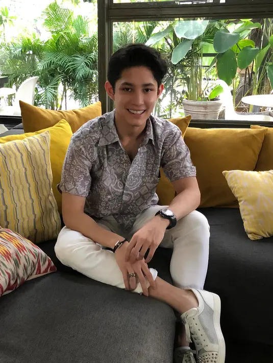 Mengaku belum menemukan yang pas, ternyata Rassya mengaku tidak memiliki kriteria wanita yang berlebihan. Terpenting baginya adalah baik hati dan bisa nyambung saat berbincang dengan dirinya. (Instagram/teukurassya)