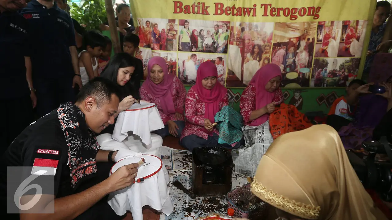 20161019- Cagub DKI Agus Yudhoyono Belajar Membatik Bareng Annisa Pohan-Jakarta- Immanuel Antonius