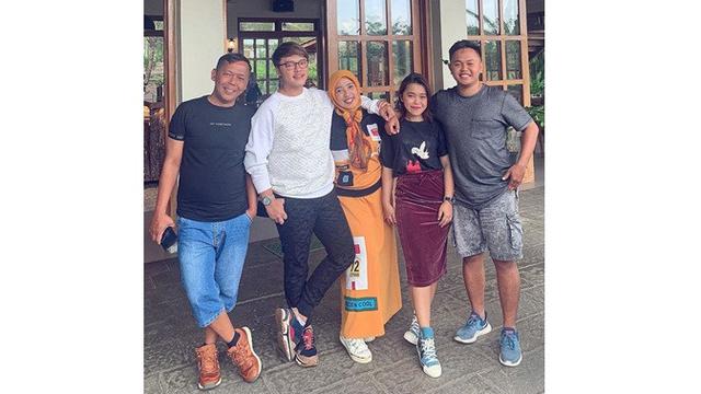 7 Potret Danang D'Academy di Luar Panggung, Tampil Kasual dan Stylish