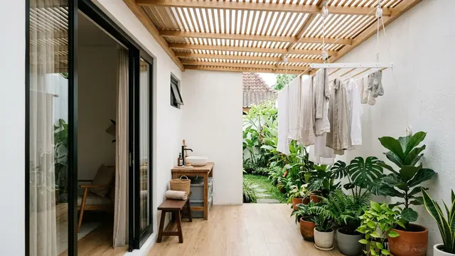 Model Teras Belakang Rumah Sempit untuk Tempat Jemuran