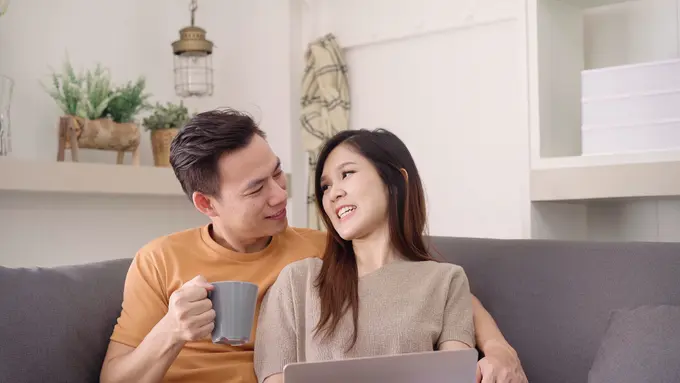 couple romantis bahagia