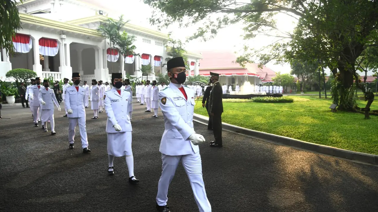 Tim Paskibraka yang bertugas untuk mengibarkan Bendera Merah Putih pada Upacara Peringatan Detik-Detik Proklamasi Kemerdekaan Republik Indonesia di Istana Merdeka, Selasa (17/8/2021).