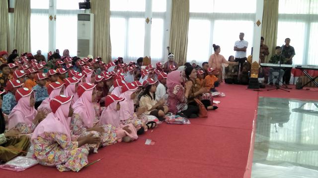 Iriana Jokowi menghadiri acara Gembira Bersama Ibu Negara di Istana Kepresidenan Yogyakarta