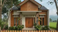 9 Model Rumah Sederhana Tapi Mewah dengan Pagar Kayu 2025 yang Cocok untuk Tinggal di Desa